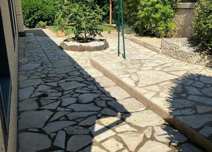 Agence Jf Immo - -villa Plain-pied Confort 3 Ch Avec Jardin Proche Des Plages V0798 *